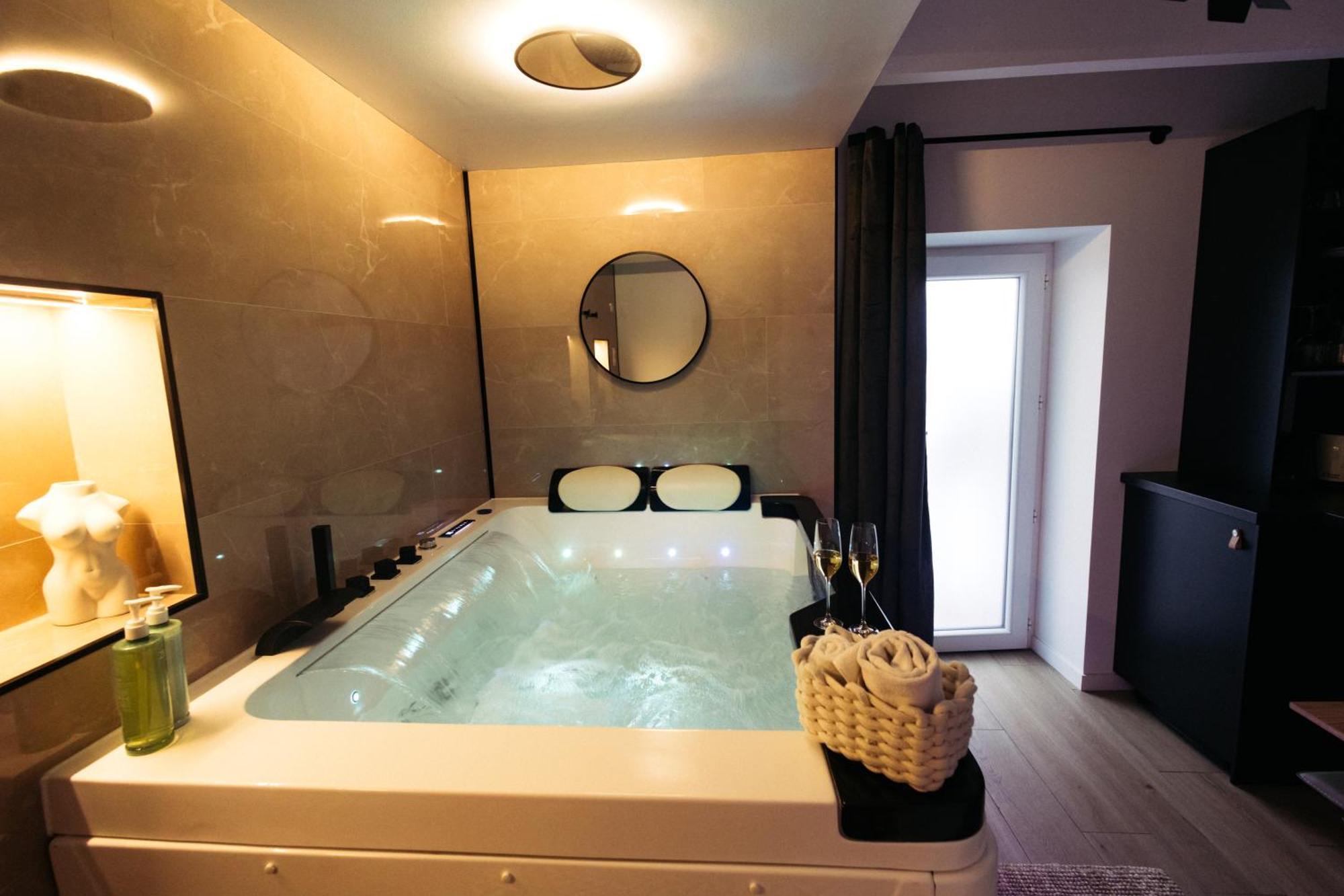 French Klss - Love Room By Prim0 C0Nciergerie Clermont-Ferrand Buitenkant foto