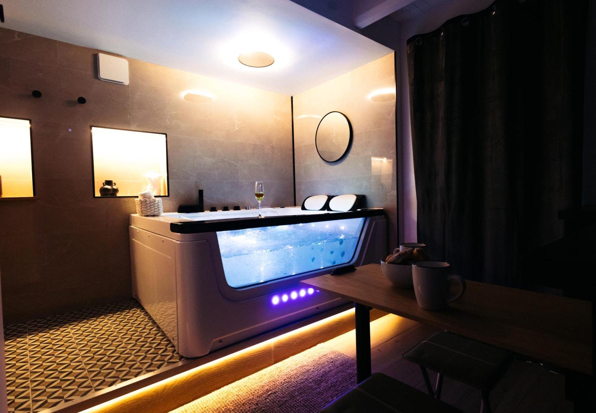 French Klss - Love Room By Prim0 C0Nciergerie Clermont-Ferrand Buitenkant foto